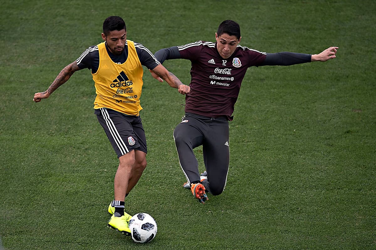 Los jugadores fueron repartidos en dos grupos, de titulares y suplentes, sin que eso determine cuál pueda ser la formación del próximo juego de México en la Fecha FIFA.