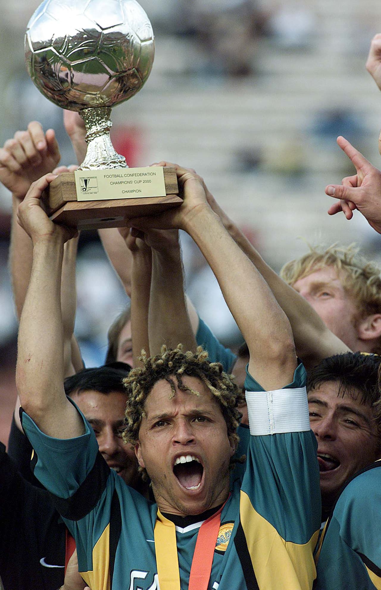 El partido se jugó en el Memorial Coliseum de Los Ángeles, lo que le permitió al Galaxy celebrar el título en casa. Así, LA Galaxy obtuvo un cupo al Mundial de Clubes 2001, que se iba a jugar en España, ubicados en el mismo grupo del Real Madrid, pero el torneo se canceló debido a la debacle del brazo de marketing de la FIFA, ISL.