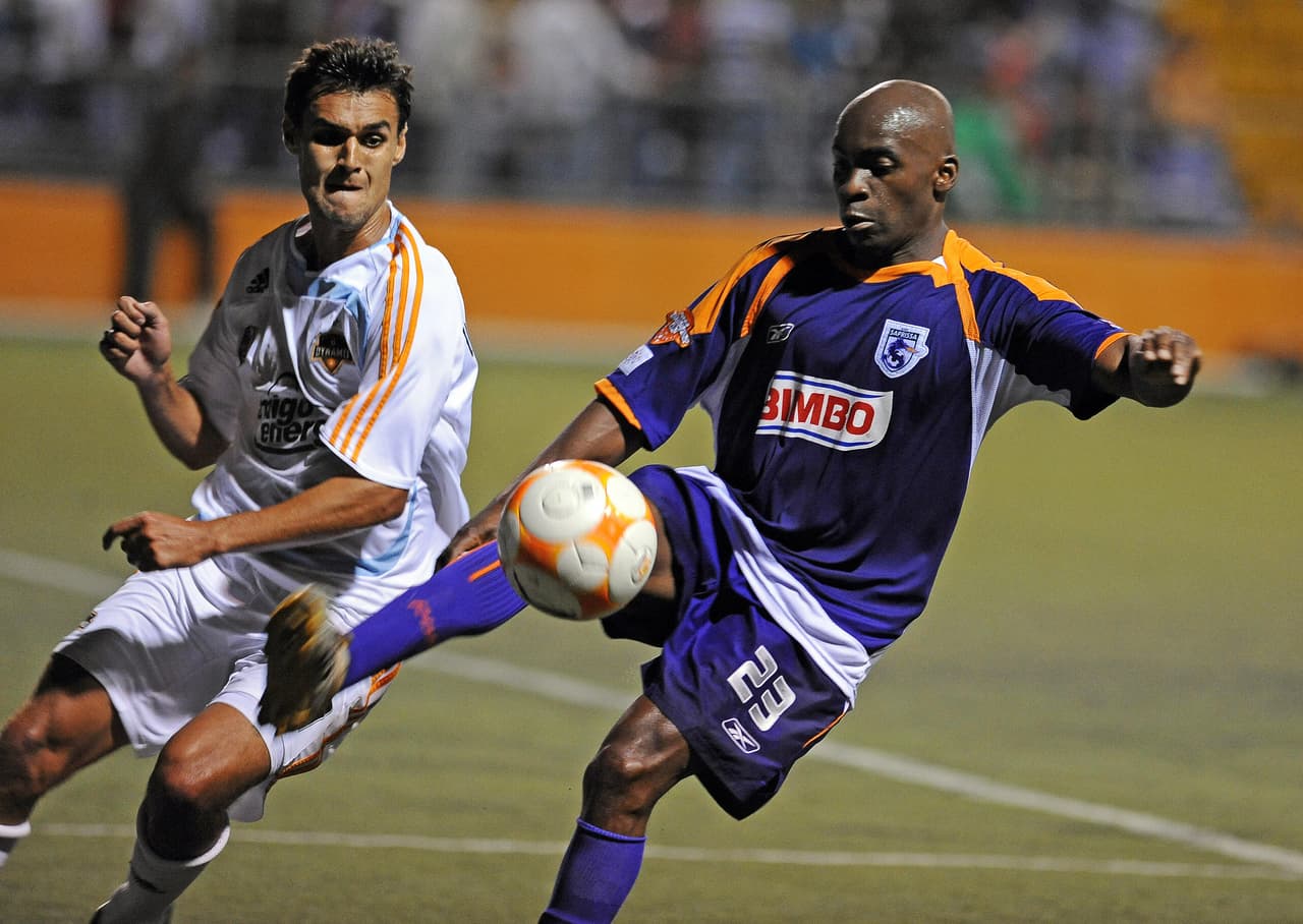 Otra vez Houston Dynamo y D.C. United llegaron a las semifinales del torneo en 2008. Los naranjas, con Chris Wondolowski (foto) a la cabeza, cayeron por 3-0 ante Saprissa en Costa Rica, lo que fue suficiente para que los ticos avanzaran a la final.