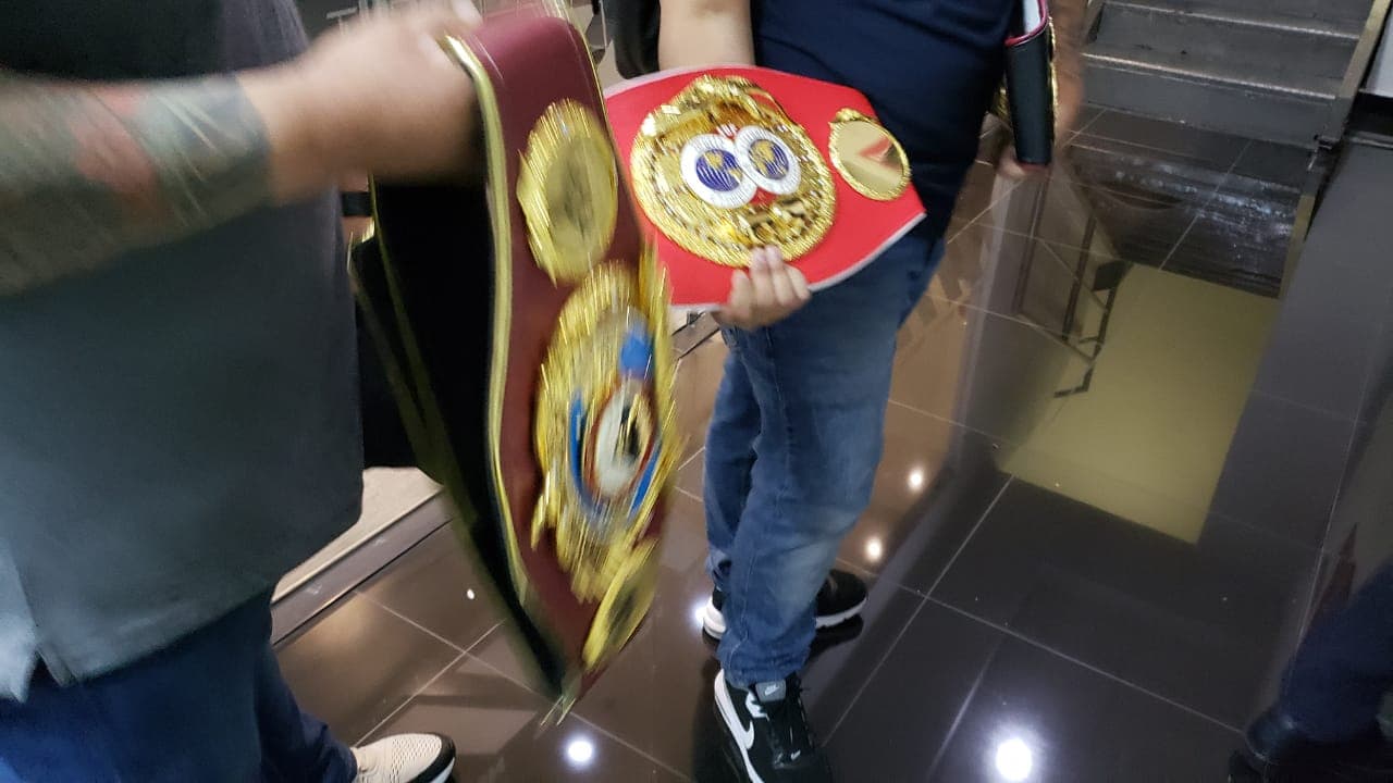 Andy Ruiz visitó las instalaciones de TUDN para platicar sobre su revancha ante Anthony Joshua.