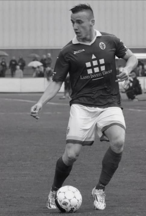 El 11 de Mayo el joven futbolista belga de 23 años y jugador del Beerschot-Wilrijk, Tim Nicot, perdió la vida en un hospital luego de que sufriera un infarto mientras disputaba un juego amistoso con su equipo.