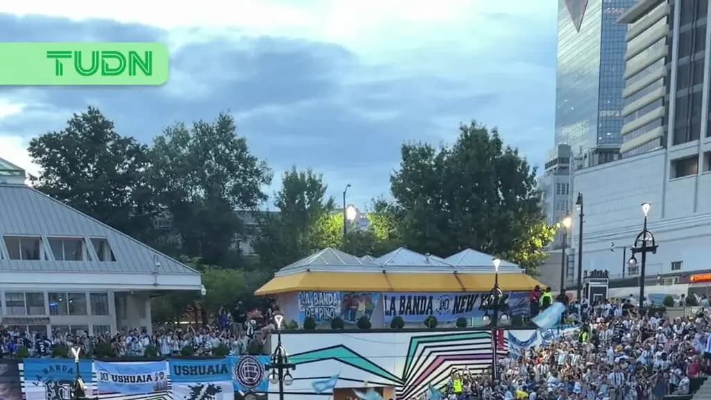 "El que no salte es un...": El mega banderazo de aficionados argentinos en Atlanta