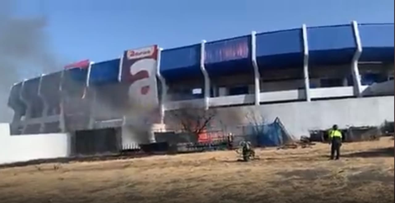 Provocan incendio en Estadio La Corregidora de Querétaro