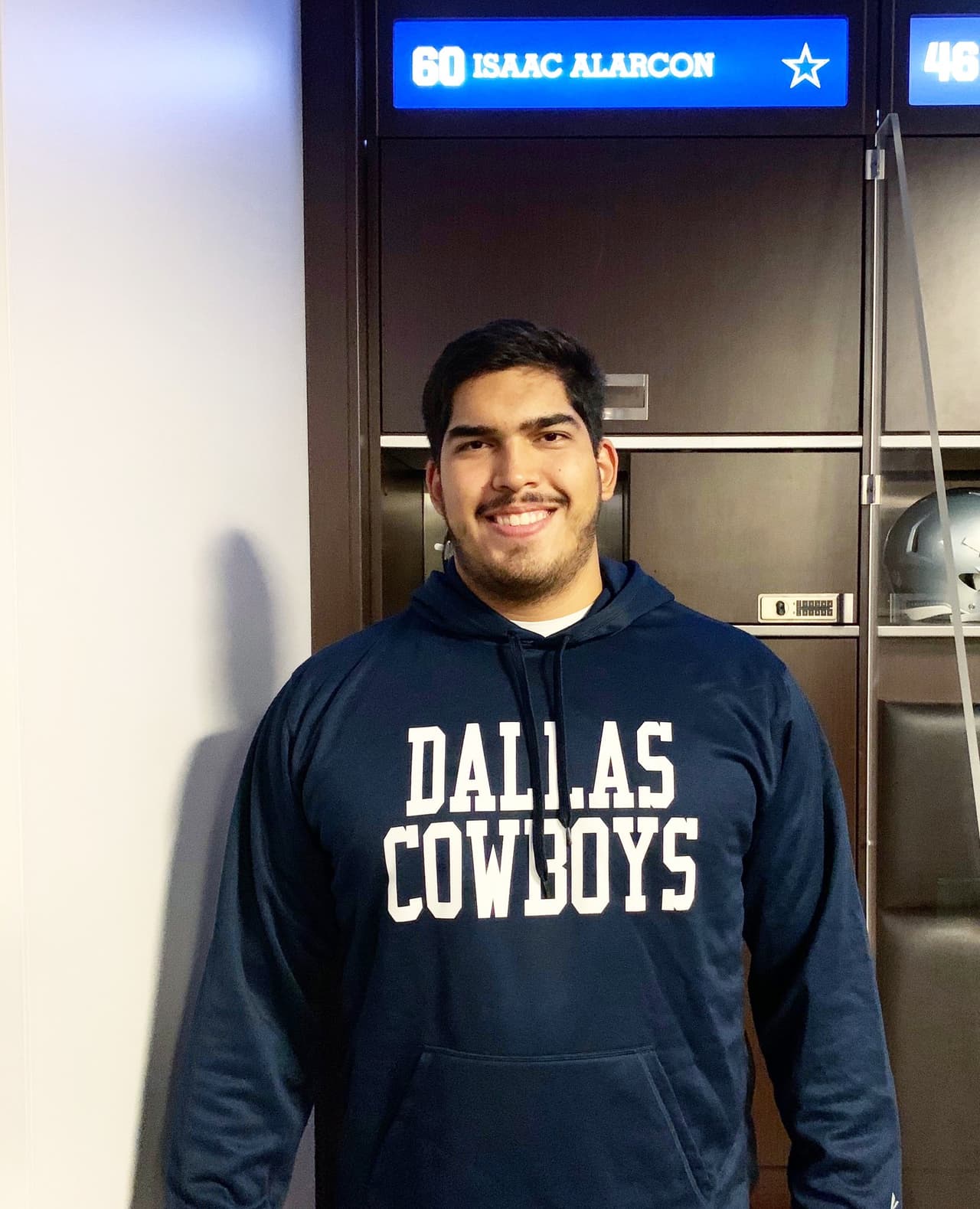 Isaac Alarcón anuncia que firma con los Dallas Cowboys