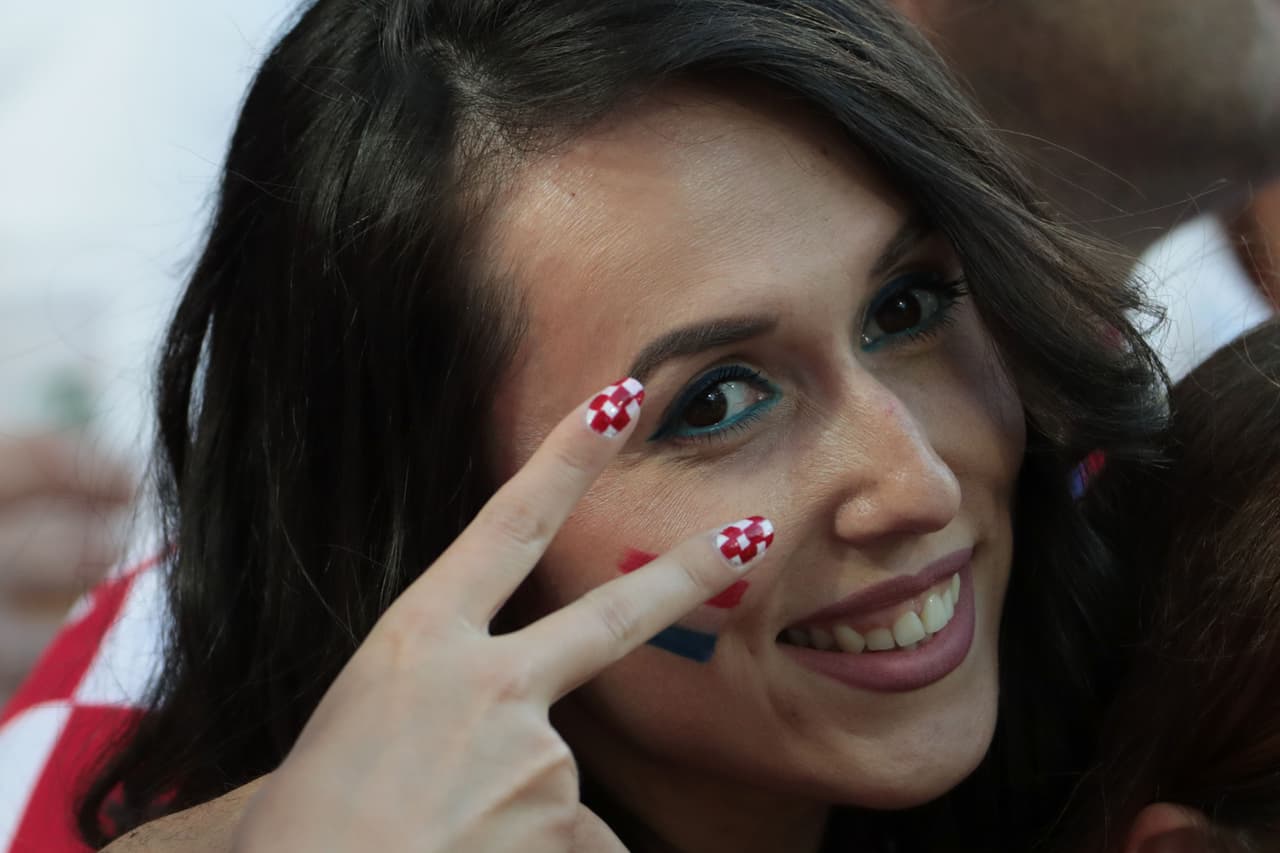 Disfruta de las mejores imágenes de las aficionadas croatas que partido a partido apoyan a su selección.