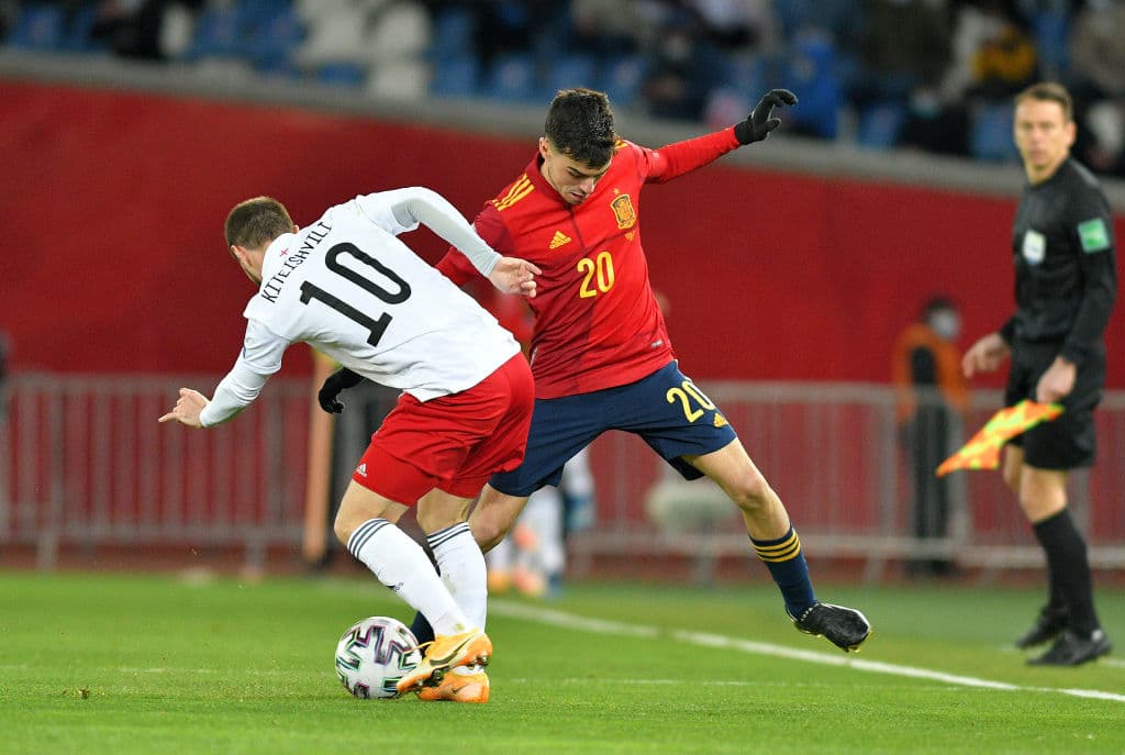 De último minuto, España se impone ante Georgia y se van con 2-1 durante la segunda fecha de eliminatoria rumbo al Mundial de Catar 2021. Kvaratskhelia marcó el primer tanto del encuentro, pero fueron Ferrán Torres y Dani Olmo que salvaron el resultado y victoria para la escuadara española.