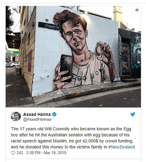 En este tuit donde se muestra un mural que le hicieron en las calles de Australia, donde aparece con el celular y el huevo, como en las imágenes que dieron la vuelta al mundo. Luego del incidente, Connolly recibió 42,000 dólares a través de crowd funding (fondos comunitarios), dinero que donó a las familias de las víctimas en Nueva Zelanda.