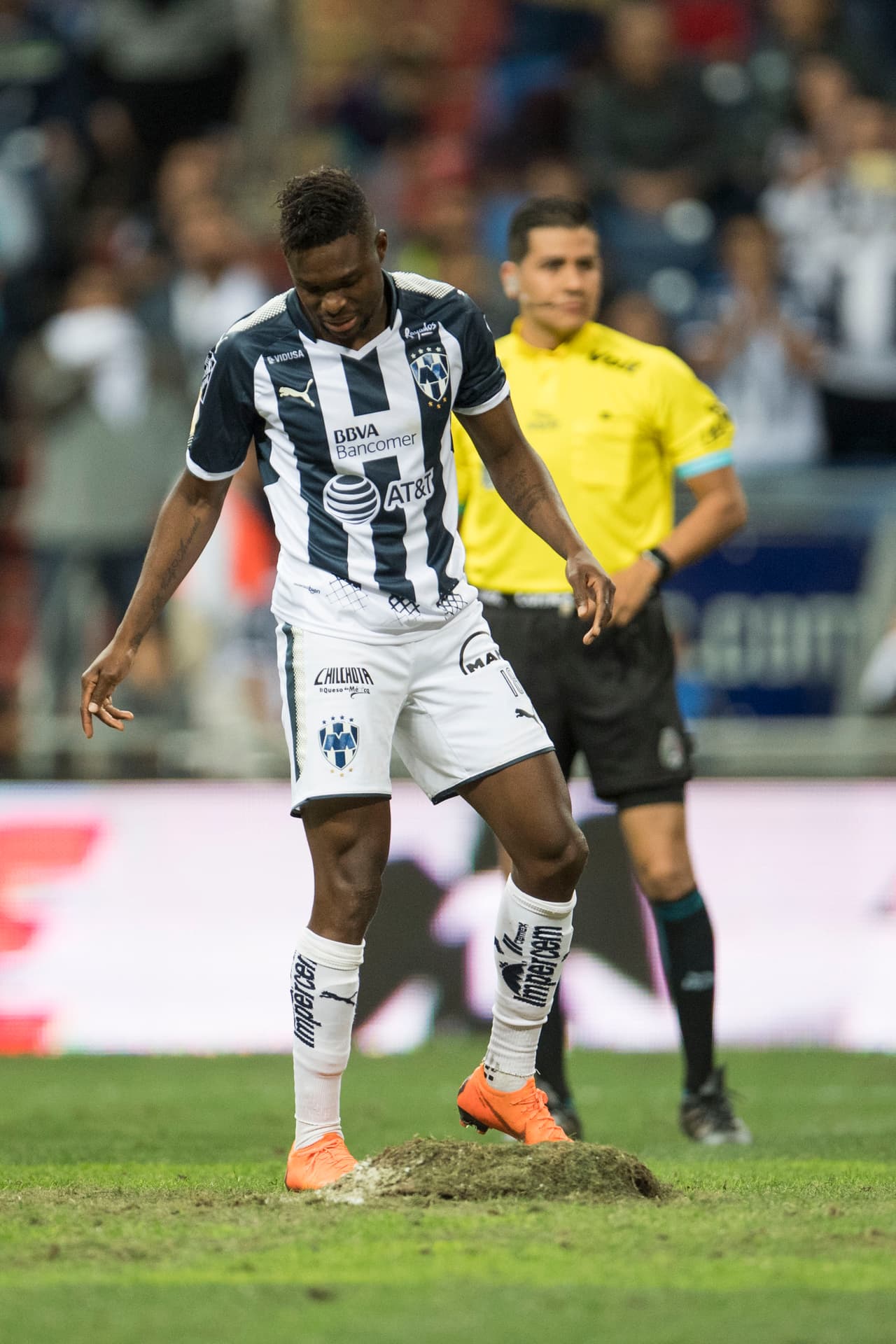 Aunque el colombiano miró con desdén el lugar desde donde ejecutó el cobro, lo cierto es que los penaltis se han convertido en una auténtica pesadilla para Monterrey... una que volvió en Copa MX.