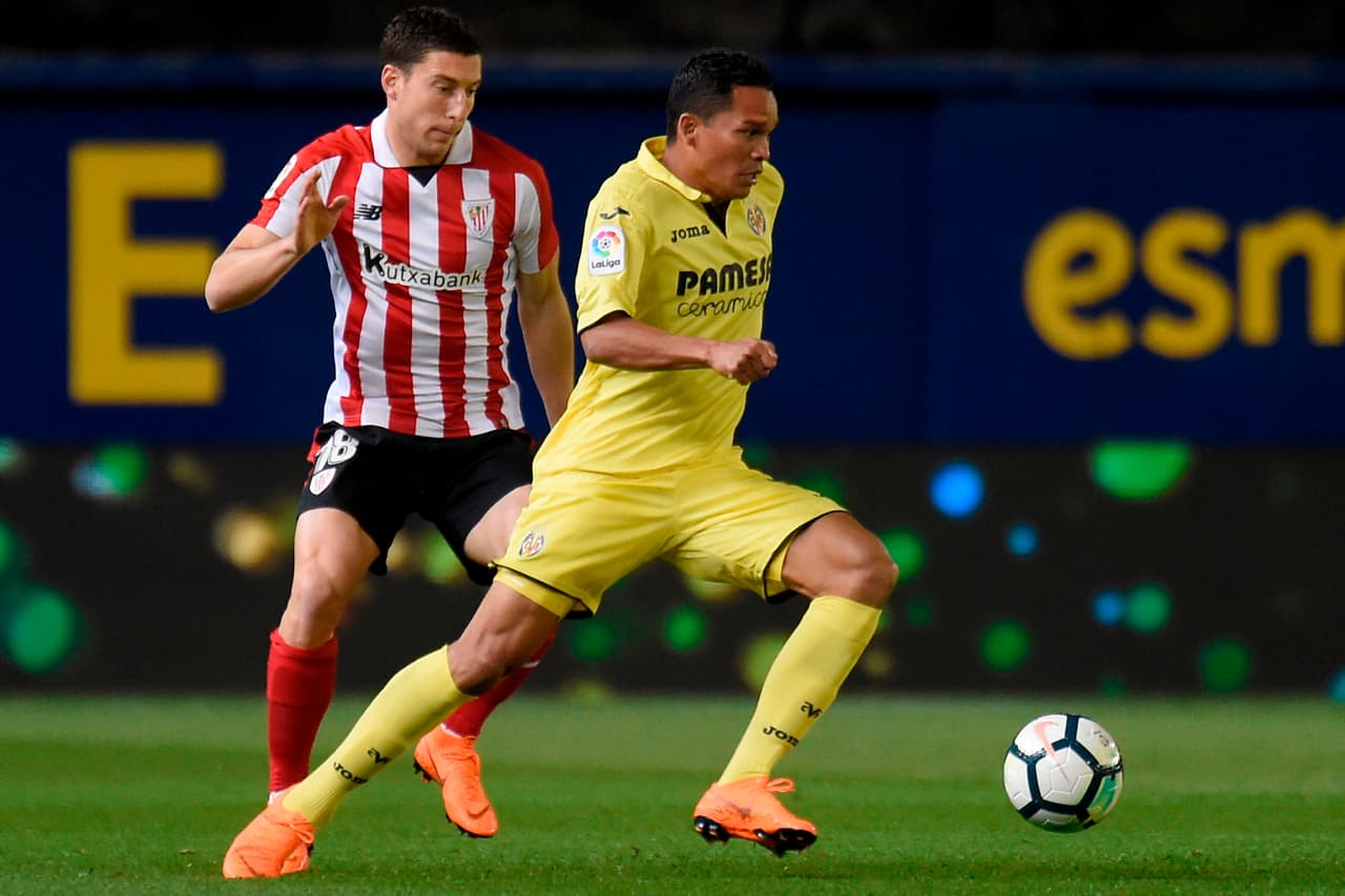 El colombiano Carlos Bacca ha rechazado ofertas de equipos en Europa con su intención de seguir con Villarreal, que quiere contar con él. Solo saldría del club para volver como refuerzo de Milán.