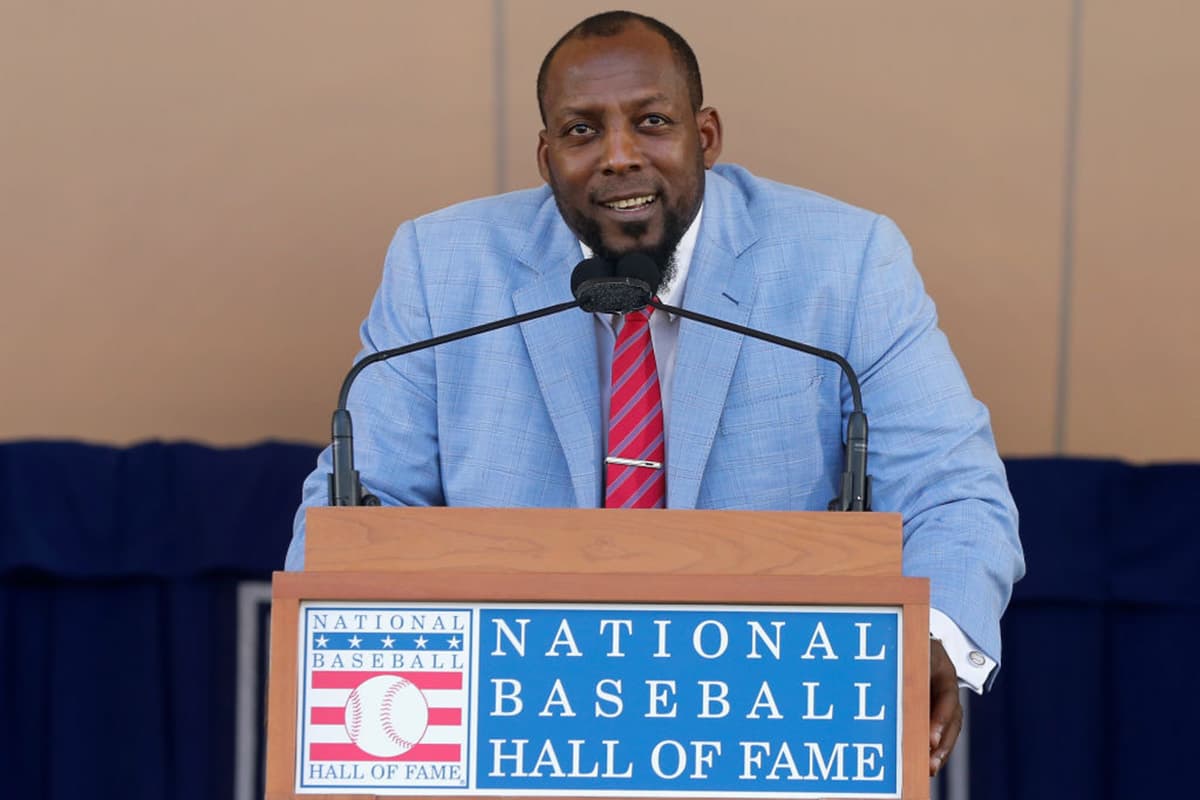 En su carrera entre 1996 y 2011, Guerrero jugó de jardinero derecho y vistió los colores de Montreal Expos, Los Angeles Angels, Texas Rangers y Baltimore Orioles.