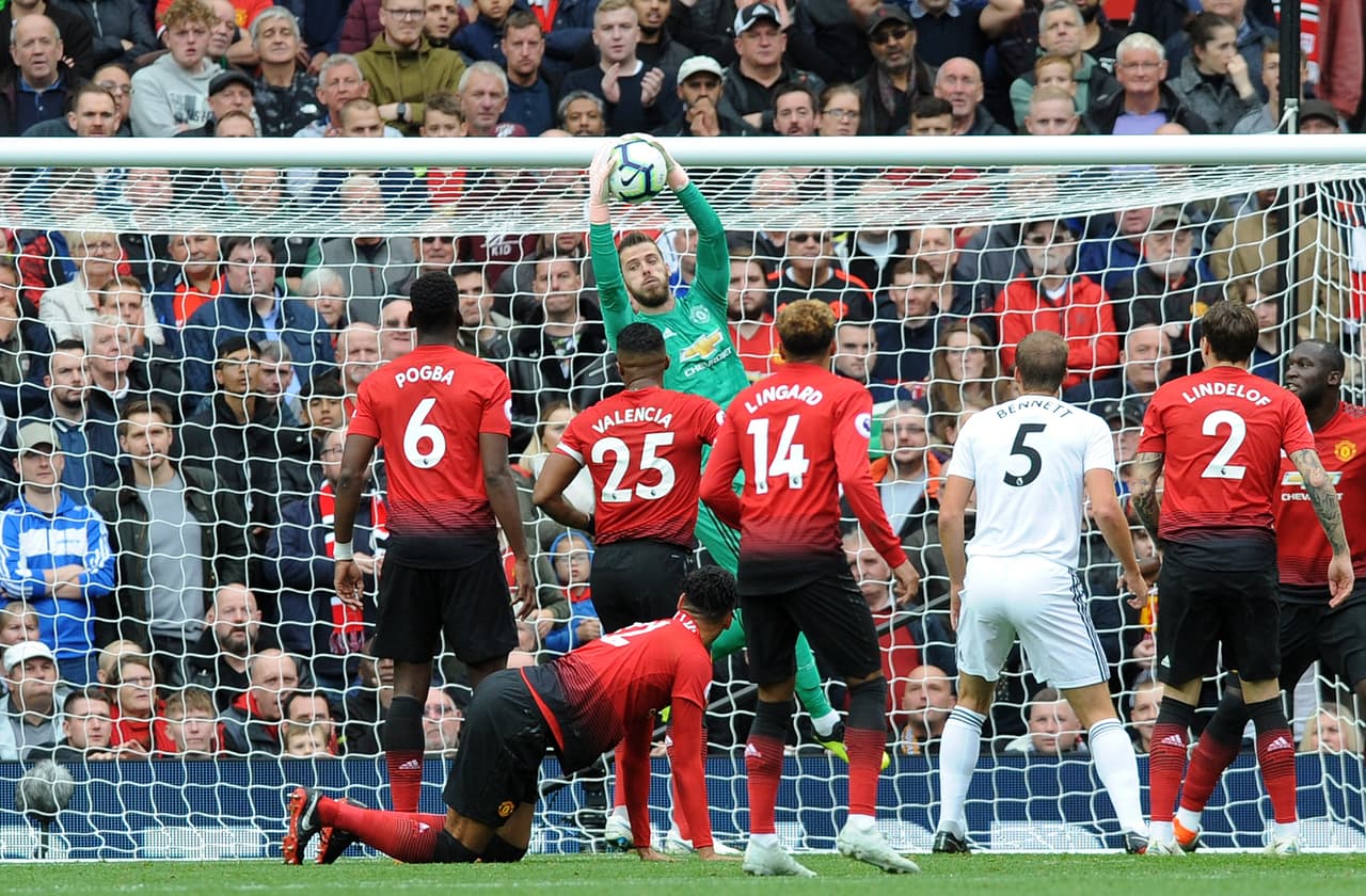 El español volvió a aparecer con un remate de media distancia al que se colgó con facilidad para mantener el cero en su arco.