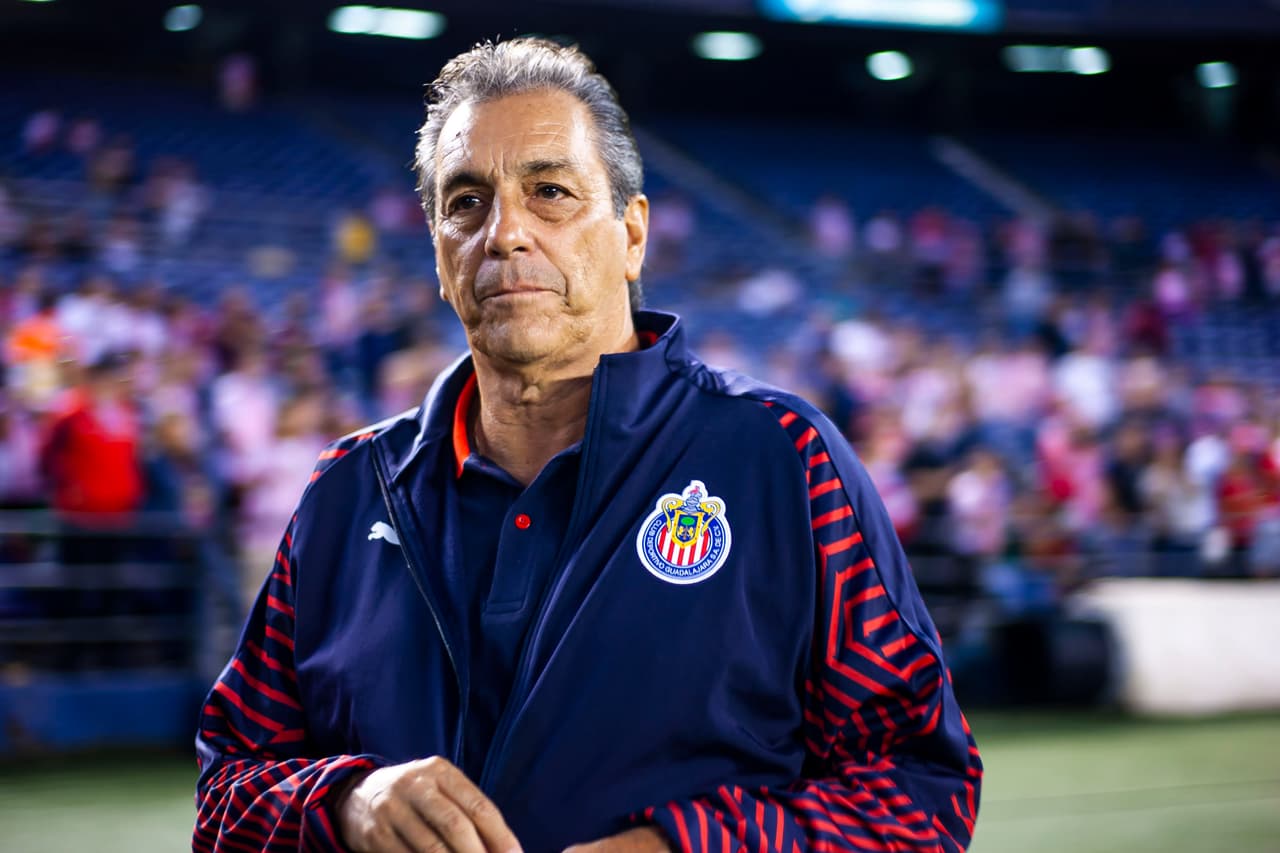 ¡Habría un refuerzo más para Chivas! Tomás Boy dice que sólo cuenta con ocho titulares