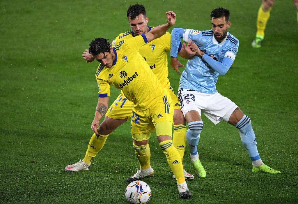 Celta de Vigo no tiene piedad y golea a Cádiz 4-0. Nolito abrió el marcador al minuto 6, seguido de Iago Aspas y Fran Beltrán. La cereza en el pastel fue de Brais Mendes y así fue cómo se llevaron los tres puntos en la Jornada 13 de LaLiga.
