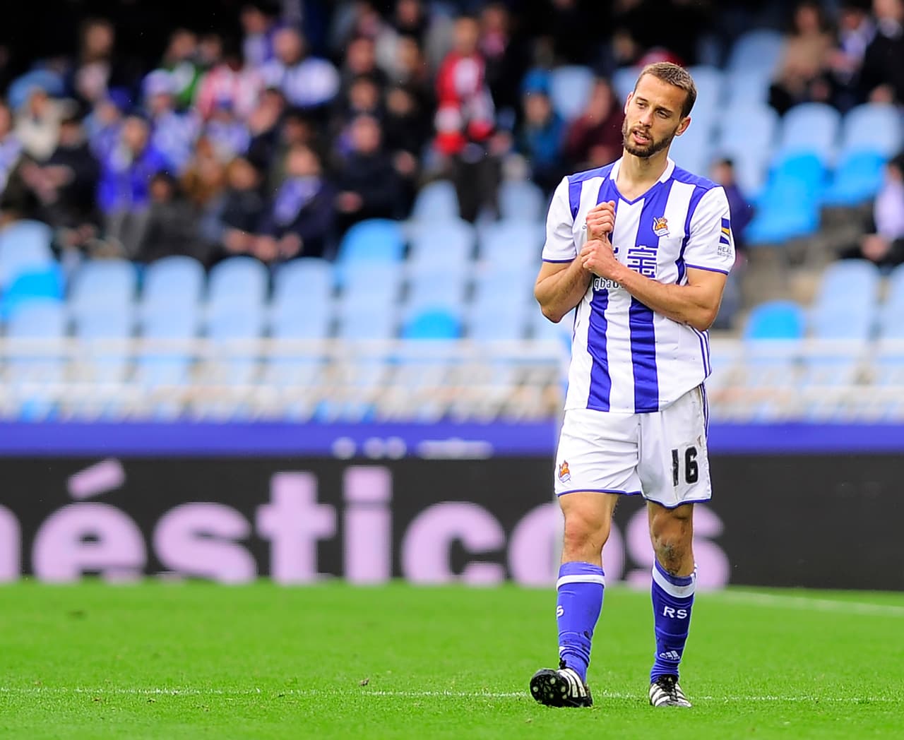 Sergio Canales fue figura de la selección juvenil de España, lo compró el Real Madrid y allí una lesión de rodilla lo marginó de las canchas. Ahora está con la Real Sociedad.