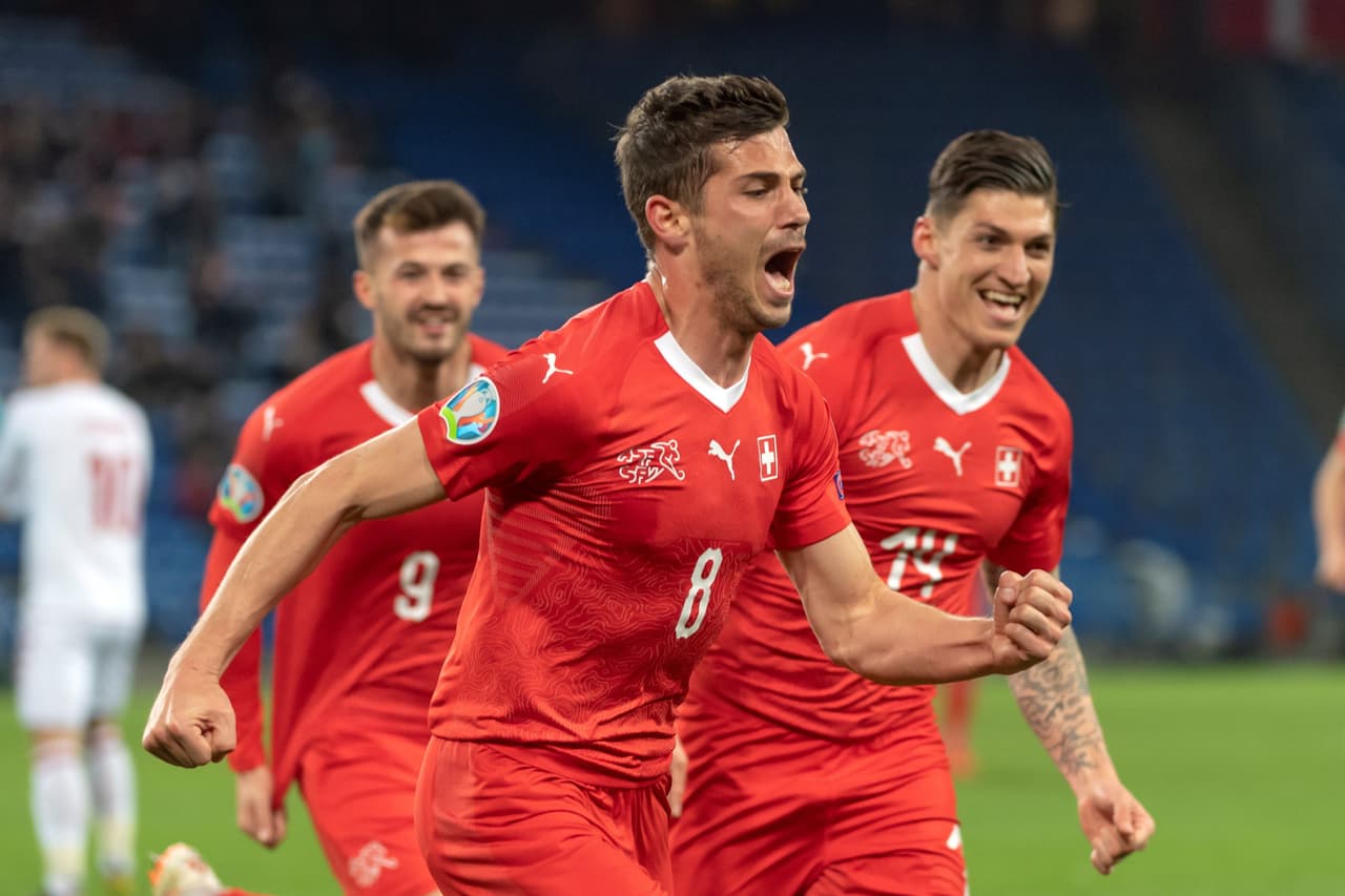 La alegría de Freuler por Suiza era evidente pues ponía a su país como líder del Grupo D en la clasificación para la UEFA Euro 2020 en el estadio St. Jakob-Park en Basilea, Suiza.
