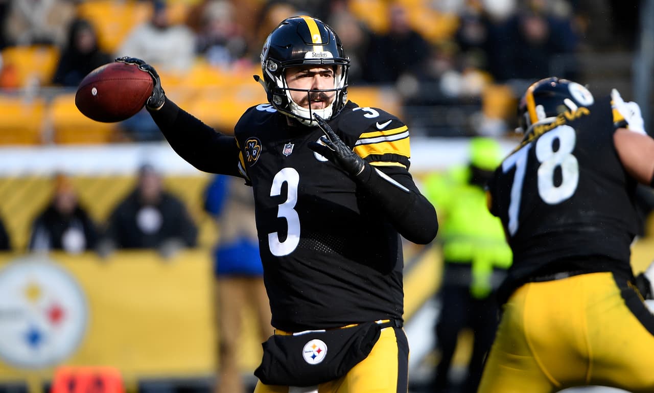 Landry Jones fue el mariscal de campo de los Steelers que dejaron en la banca a Ben Roethlisberger. Completó 23 de 27 envíos para 239 yardas con 1 anotación y 1 intercepción.
