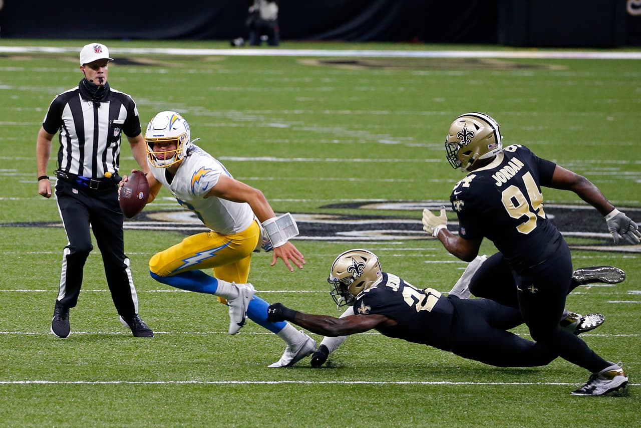 Drew Brees comanda un impresionante regreso en casa frente a los Chargers y vencen en los tiempos extras 27-30.