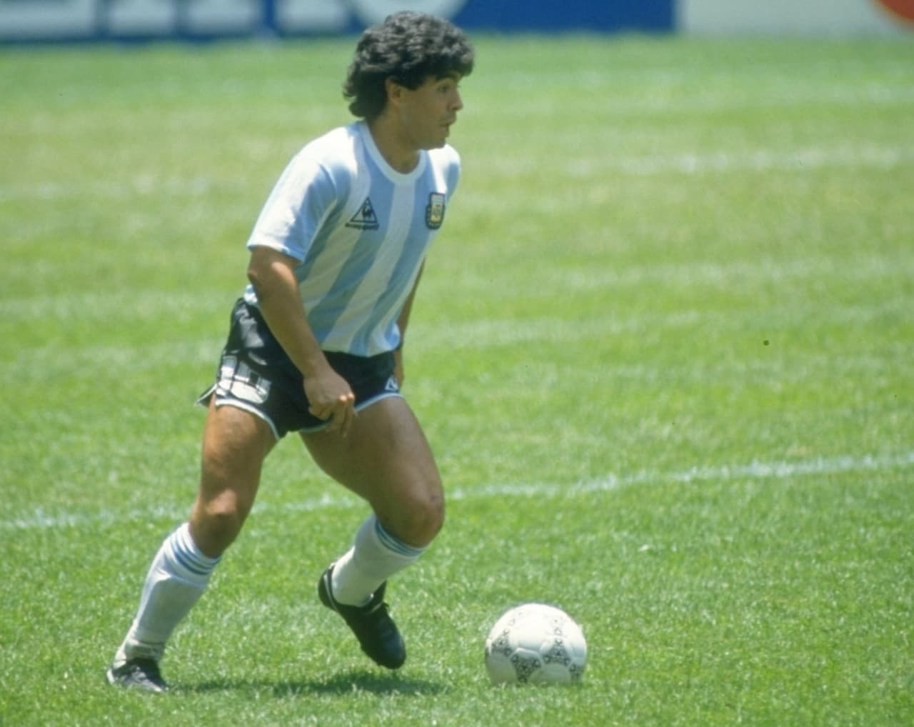 29 Jul 1986: Diego Maradona of Argentina in action during the World Cup final against West Germany at the Azteca Stadium in Mexico City. Argentina won the match 3-2. \ Mandatory Credit: Allsport UK /Allsport