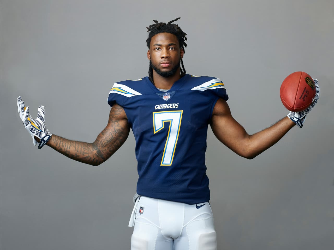 Chargers proyectan para octubre el debut del novato Mike Williams