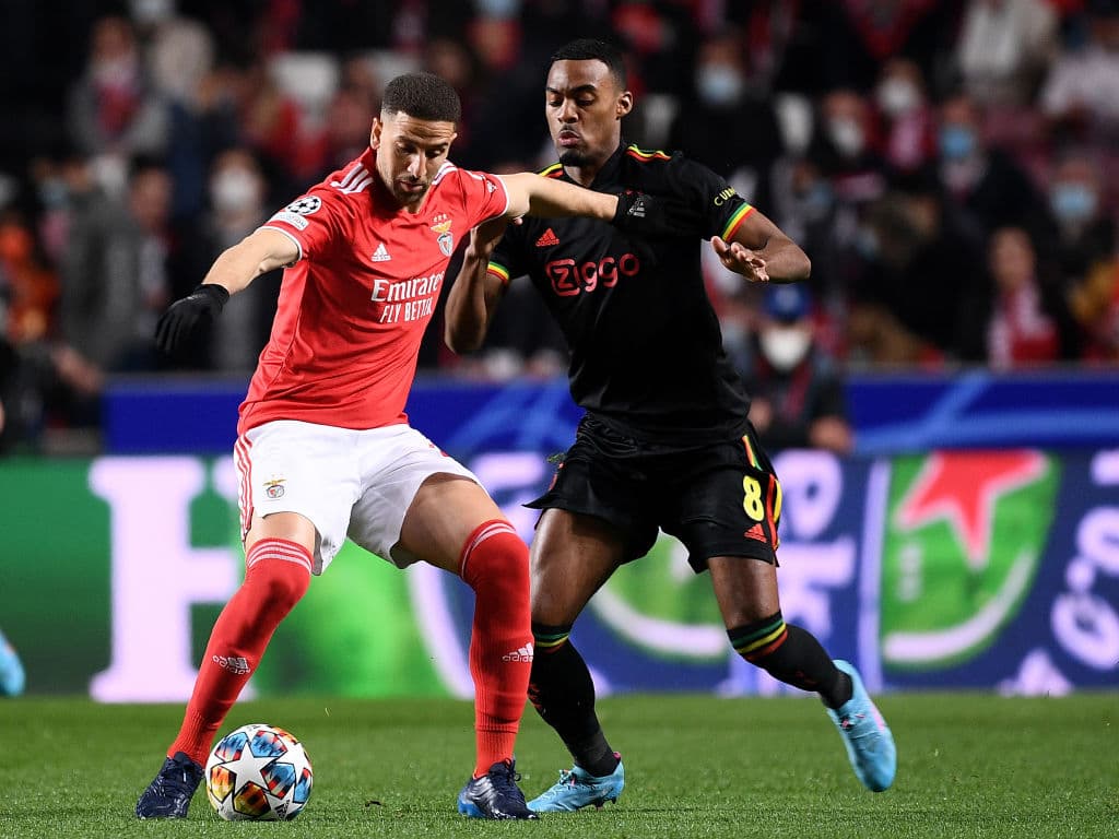 Ajax y Benfica se van con empate tras partidazo en el partido de ida en Octavos de Final en la Champions League. Dusan Tadic y Sebastien Haller anotaron para la escuadra holandesa, mientras que Roman Yaremchuk y también Sebastien Haller sumaron para los locales. Edson Álvarez fue titular durante el encuentro.