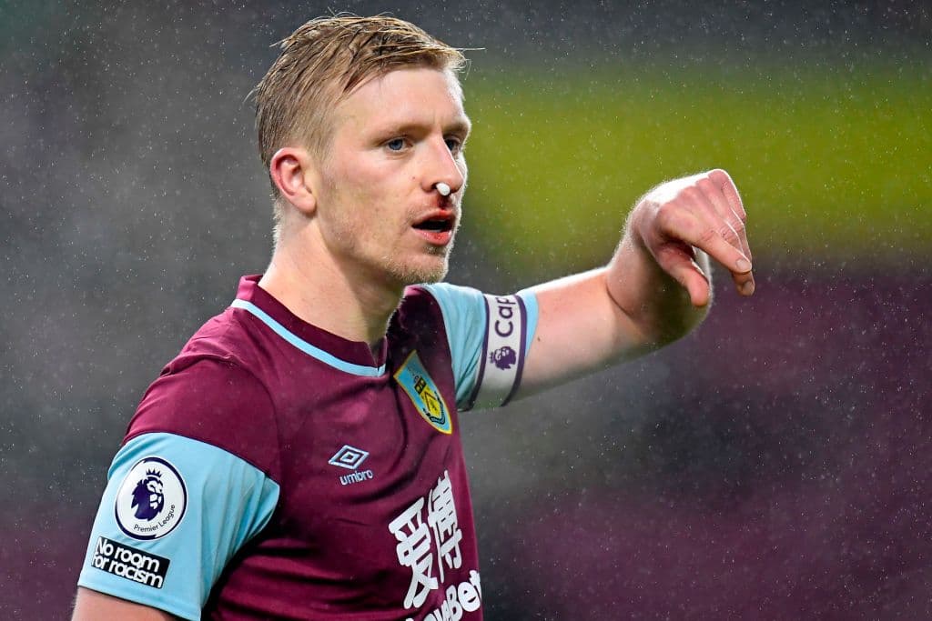 Fábio Silva (89’) marcó el del descuento por medio de la pena máxima. Barnes (35’) y Wood (51’) marcaron por los locales. El siguiente compromiso para los Wolves será recibiendo al Tottenham.