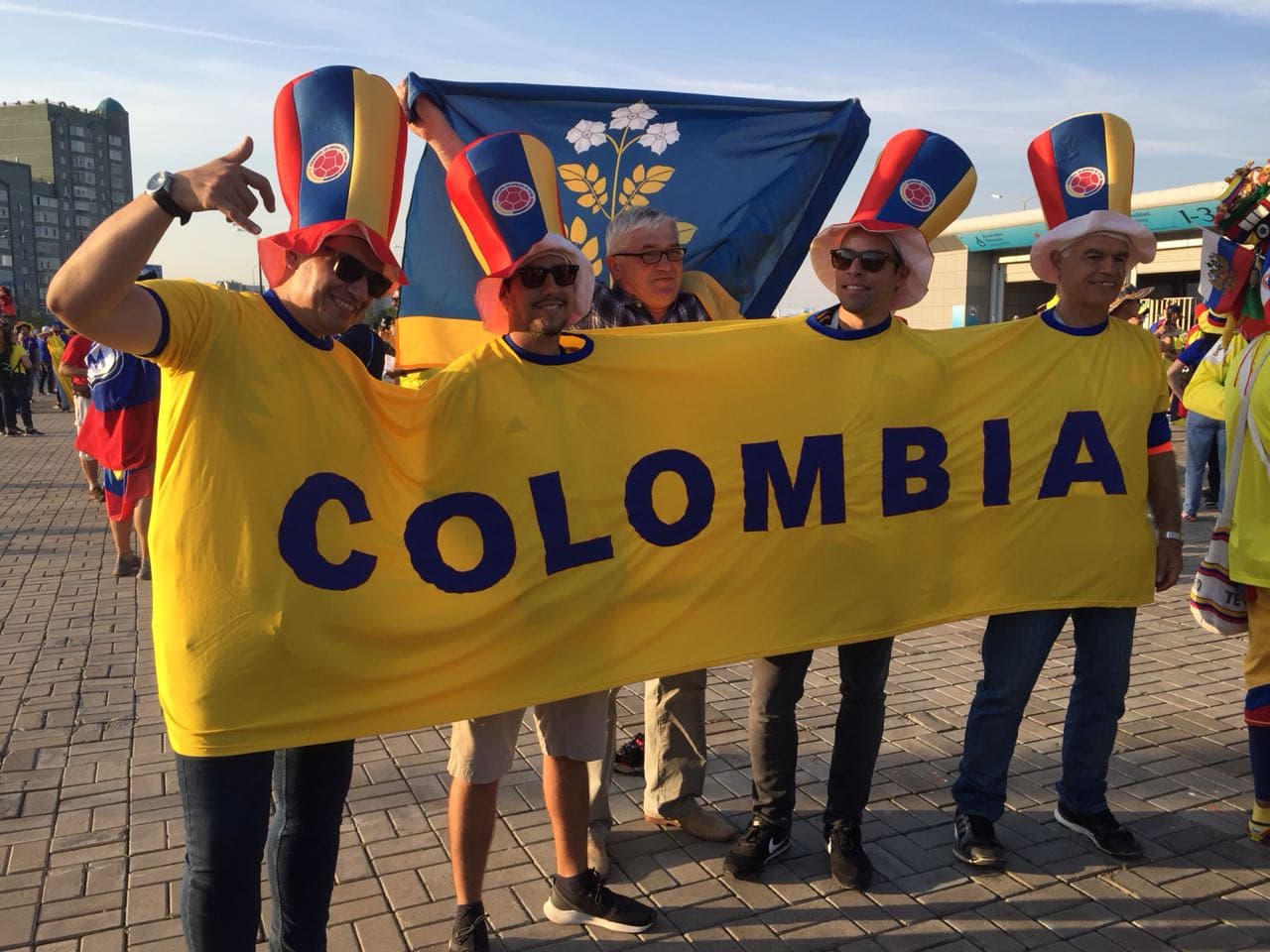 Los seguidores de Colombia y Polonia prendieron la fiesta con su colorido y alegría en medio de la segunda presentación de ambas selecciones por el grupo H del Mundial de Rusia 2018.