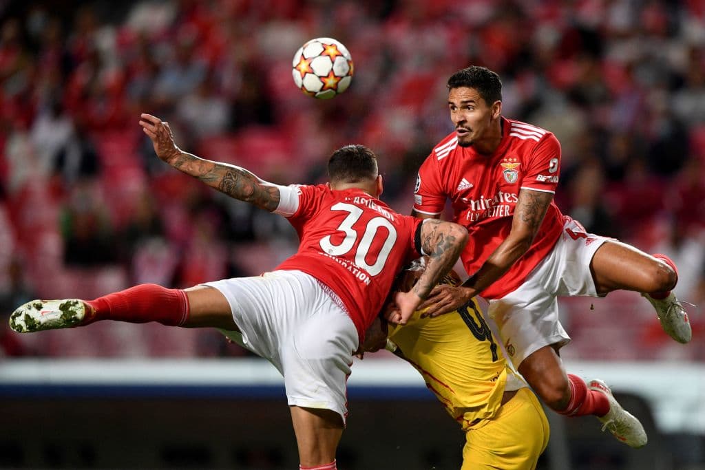 Los de Ronald Koeman no han tenido suerte en esta Champions League. Darwin Nuñez anota doblete (3’, 79’) y Rafa Silva suma otro tanto (69’) para darle la victoria al Benfica sobre Barcelona 3-0 durante la fase de grupos.