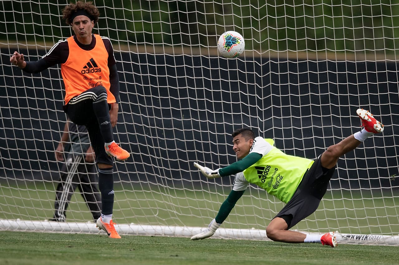 La Selección Mexicana de Fútbol cerró su preparación para enfrentar a Canadá en el segundo compromiso de ambas selecciones en la Copa Oro 2019. Los integrantes del Tricolor realizaron su práctica en las instalaciones de la Universidad de Colorado. Tuvieron una parte de entrenamiento táctico, físico y al final, recreativo, con la finalidad de llegar con buena 'puesta apunto' para el duelo de este miércoles en Denver.