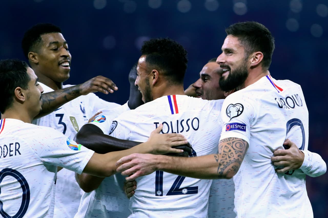 La Francia de Deschamps gana 0-2, con goles de Tolisso y Griezmann a Albania.