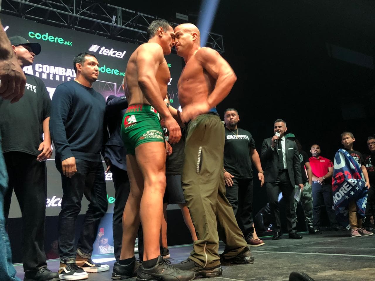 ¡Se calentaron! Tito Ortiz y 'El Patrón' arman trifulca en el pesaje