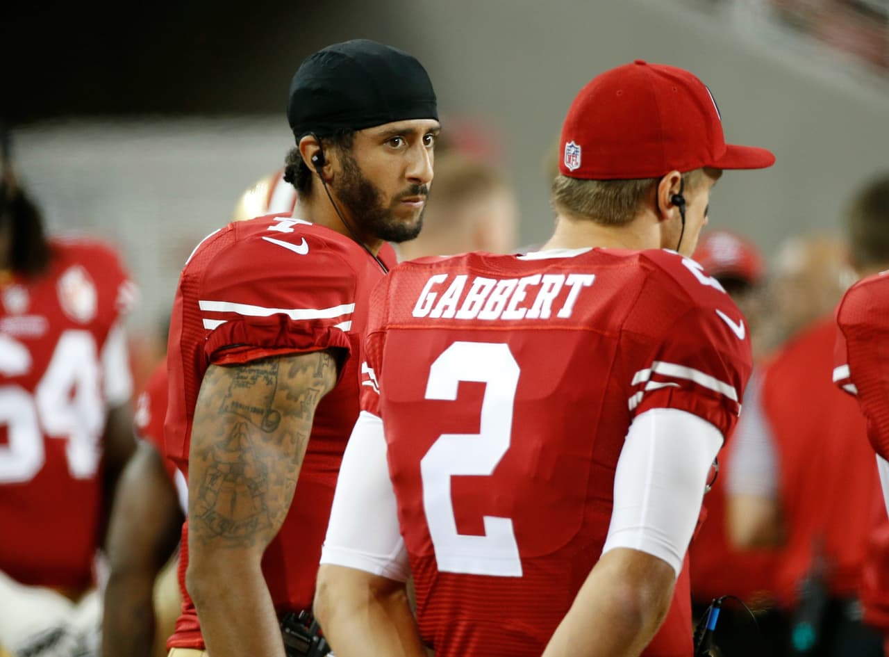 Kaepernick se queda en el roster; Gabbert es nombrado el QB titular de los 49ers