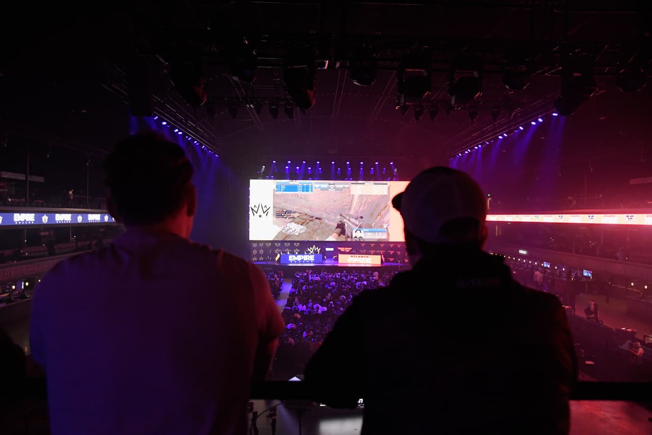 El académico apunta que la solución es implementar mecanismos de educación sobre videojuegos para los padres por medio de campañas en escuelas y charlas, pues no considera que la solución esté en la restricción.