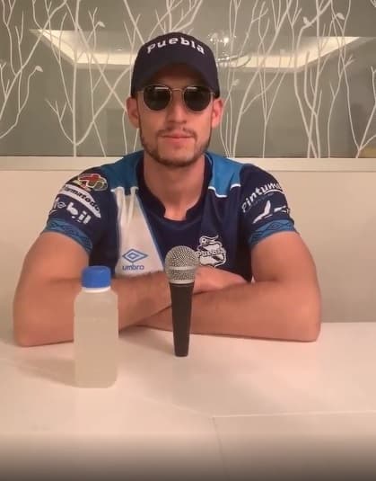 Ormeño negó amorío con Ester Expósito en "conferencia de prensa"