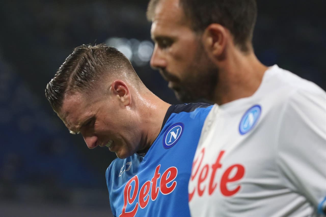 Napoli derrota 2-0 a Venecia en el Estadio Diego Armando Maradona y con 10 hombres tras la expulsión de Osmihen al minuto 23' del encuentro. Lorenzo Insigne convirtió un penalti en gol al minuto 62' y diez minutos después, Elif Elmas hizo el segundo al 72'. El mexiano Hirving Lozano entró 20 minutos antes del silbido final.
