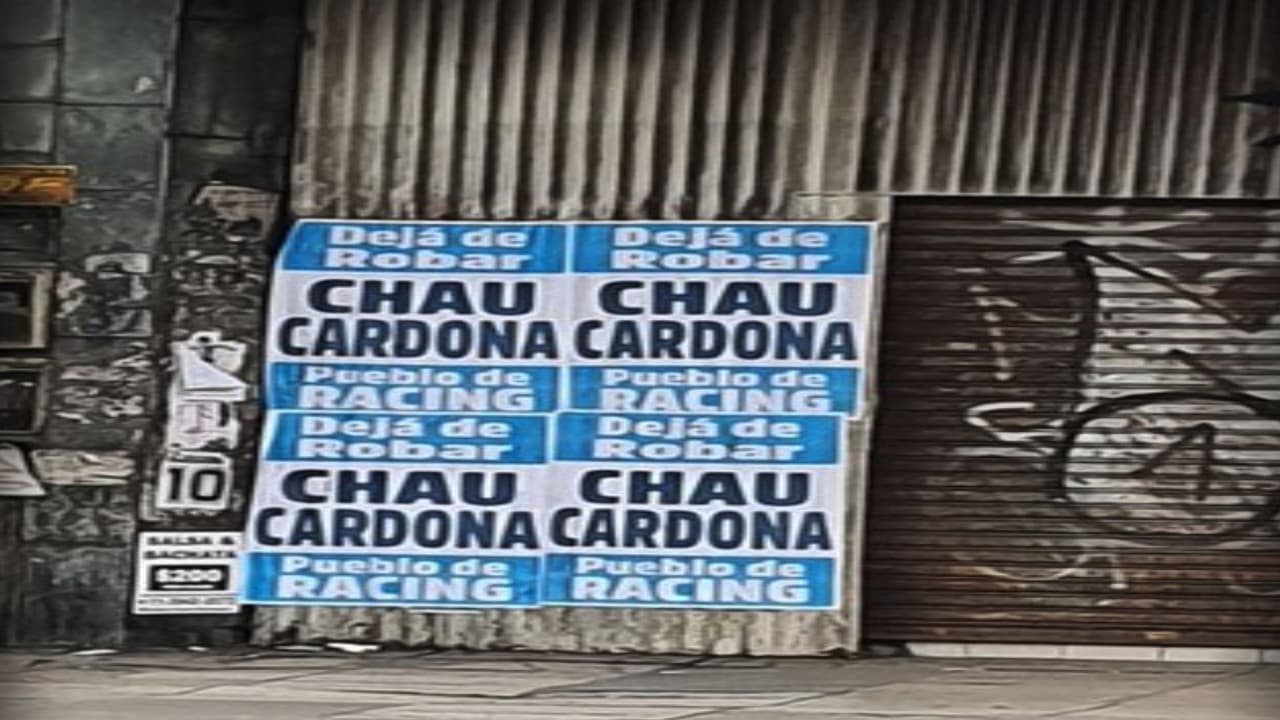 ¡"Deja de robar"! Fans de Racing se manifiestan vs Edwin Cardona