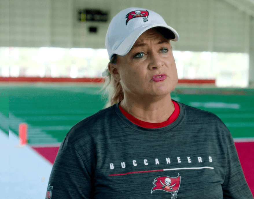 Lori Locust – Entrenador Asistente de Línea Ofensiva