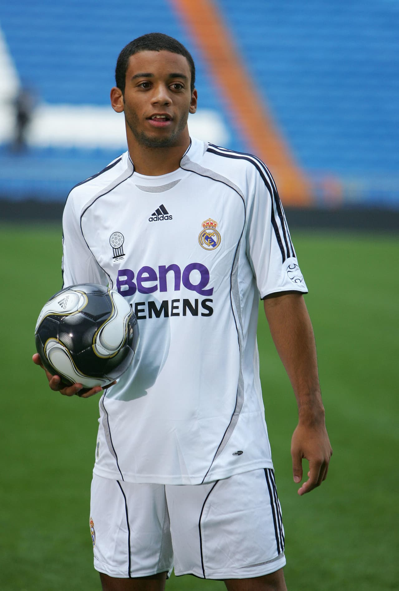 Para el presidente del club español, Ramón Calderón, lo catalogó como el 'Nuevo Roberto Carlos', apodo que representó un compromiso mucho mayor para el brasileño.