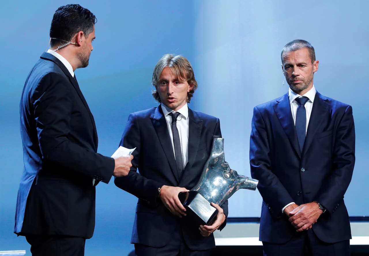 Luka Modric no solo rompió una hegemonia de Cristiano Ronaldo sino que, después de Andrés Iniesta en 2012, se convierte en el segundo volante en ganar el premio de Mejor Jugador de UEFA.