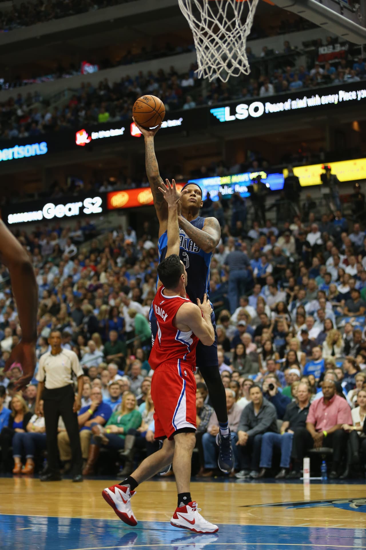 Dallas venció 118 a 108 a Los Angeles en un partidazo donde brilló Dirk Nowitzki