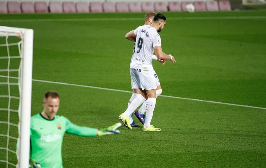 Barcelona se impone en casa ante el Huesca 4-1. Los goles corrieron a cargo de Lionel Messi (13' y 90'), Antoine Griezmann (35') y Oscar Mingueza (53'). Por parte de la visita, el gol fue de Rafa Mir al 49'. La 'Pulga' sumó su partido número 767 con el equipo culé e iguala el número de Xavi.