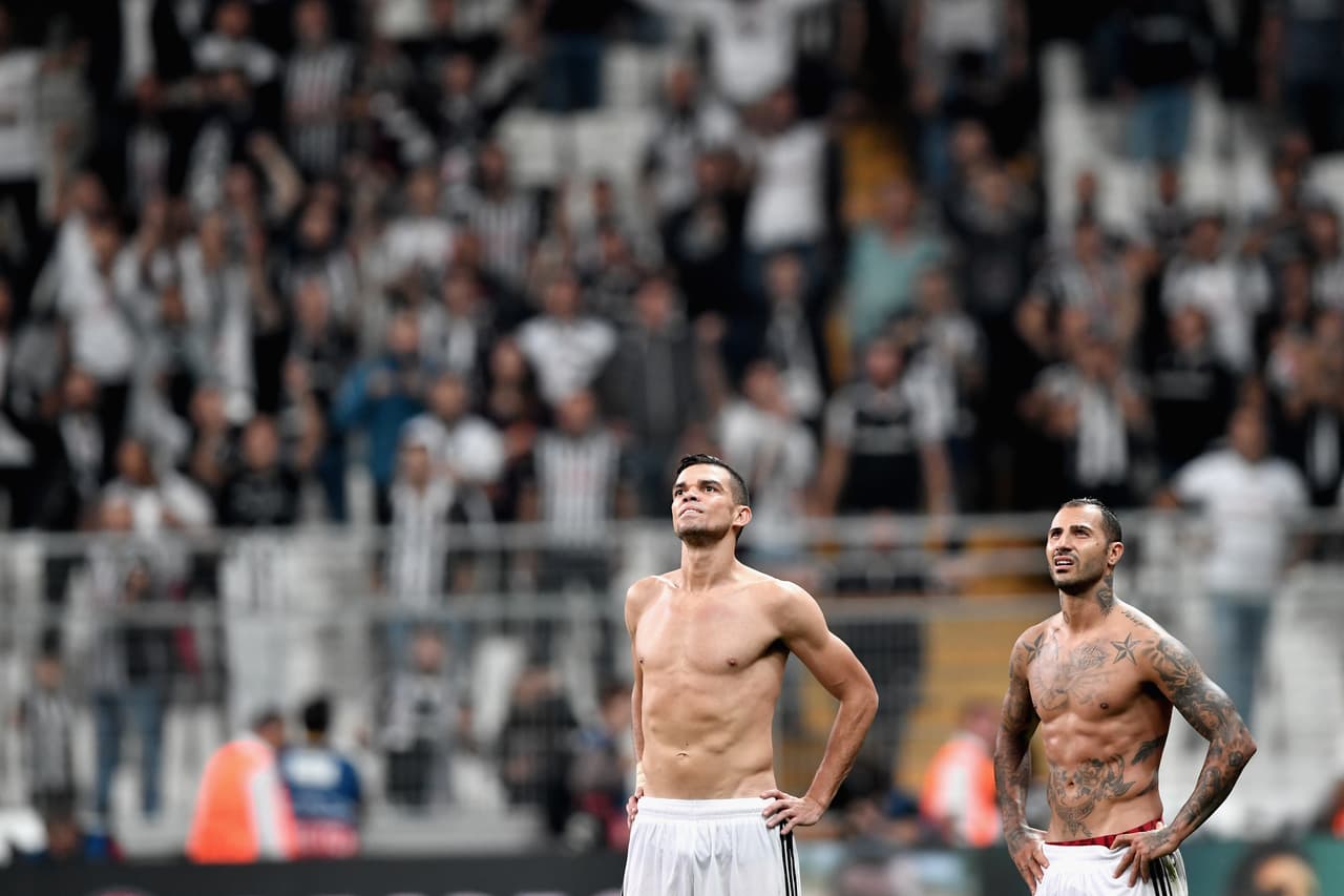 Pepe (izquierda) y Ricardo Quaresma tras un juego de Champions League con el Besiktas.