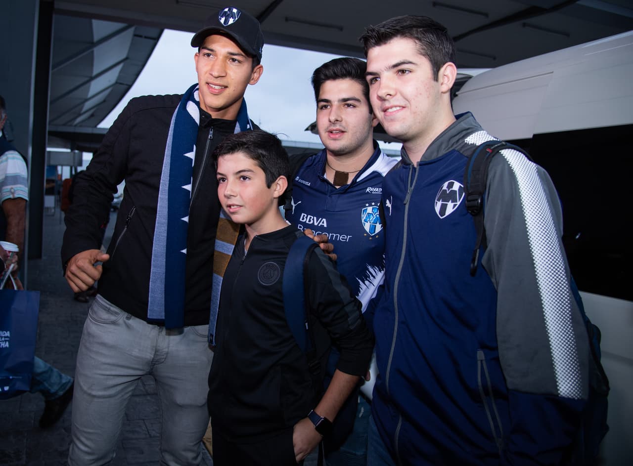 A su llegada, quedó claro que el atacante de 24 años llega como ídolo y figura para la afición, a la que afirmó espera traerle muchas alegrías.