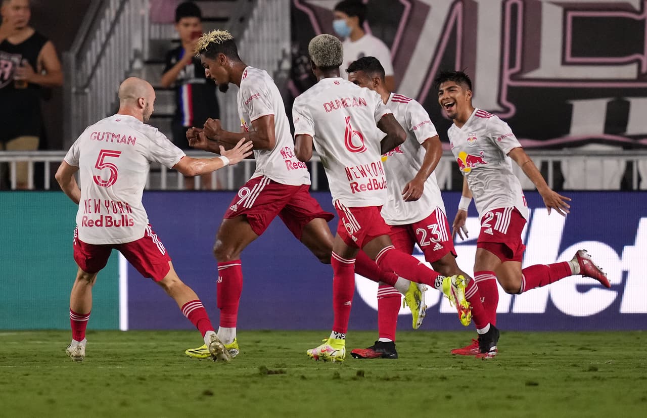 El brasileño Fábio marcó los dos últimos tantos del partido.
<br>