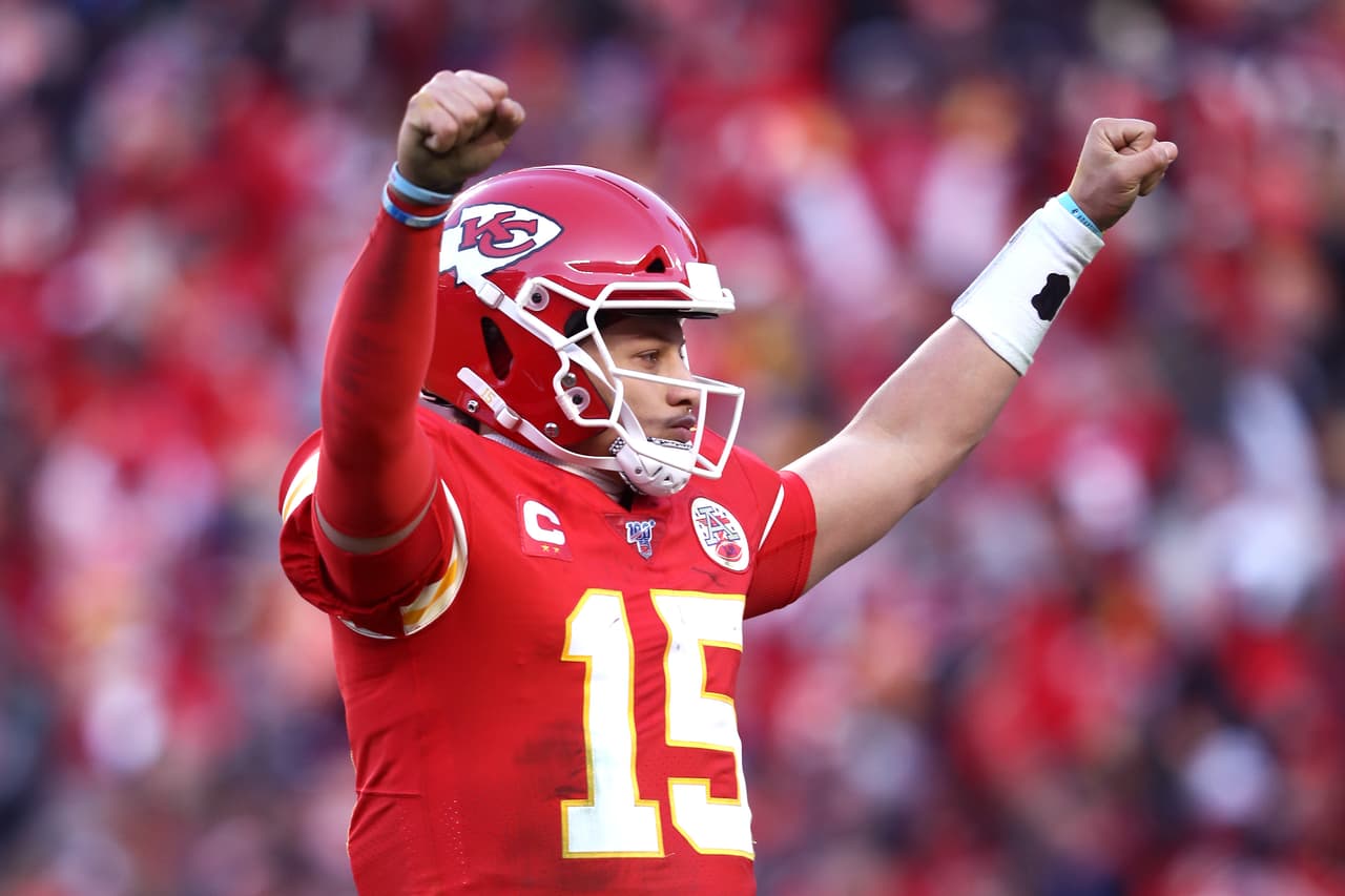 Mahomes desplaza a Brady en lista de QBs jóvenes en Super Bowl
