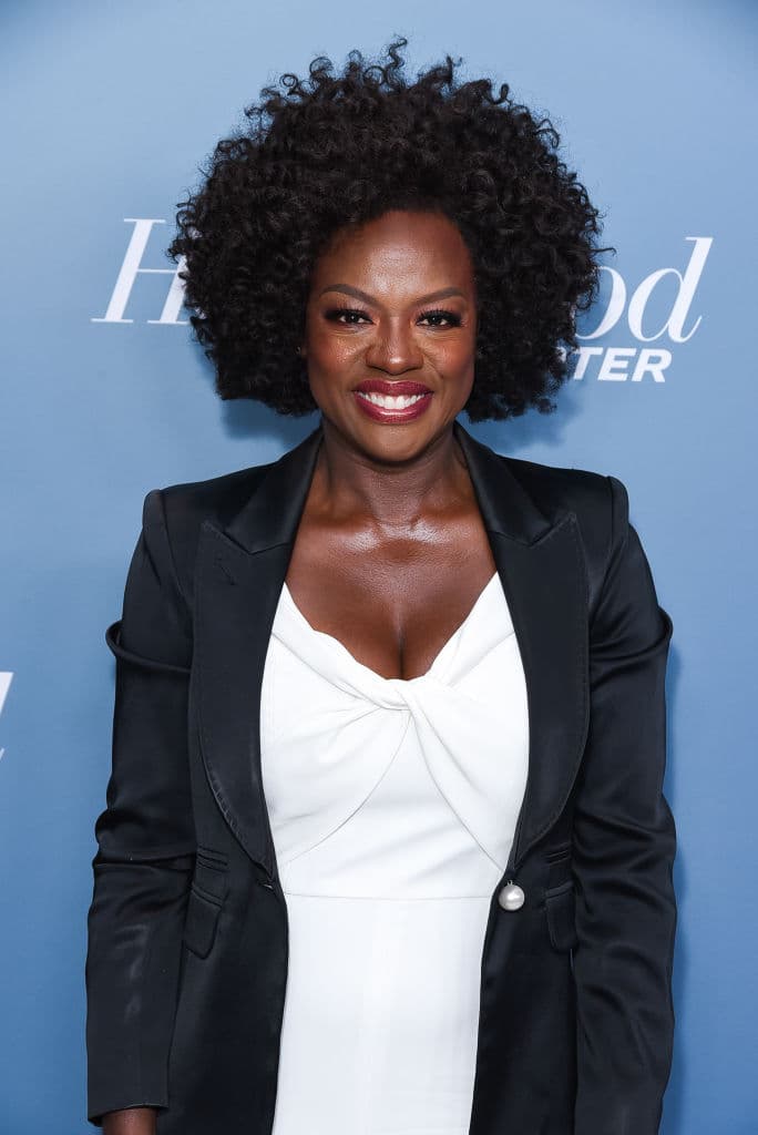 Brilló como Amanda Waller en ‘Suicide Squad’ (2016), la responsable de juntar a los metahumanos para salvar al mundo.