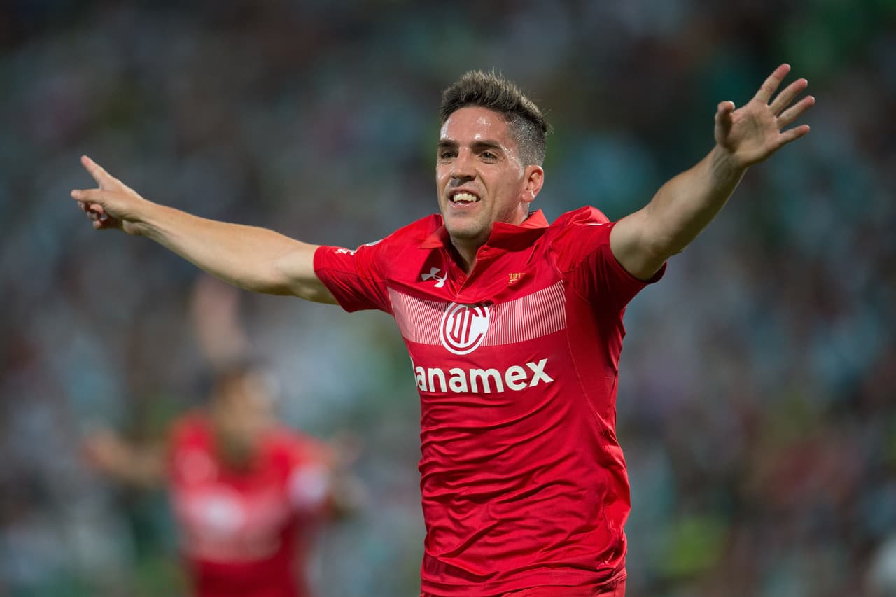 Y la fiesta comenzó pronto, A los 14 minutos Grabriel Hauche abrió el marcador tras varias llegadas de su equipo.