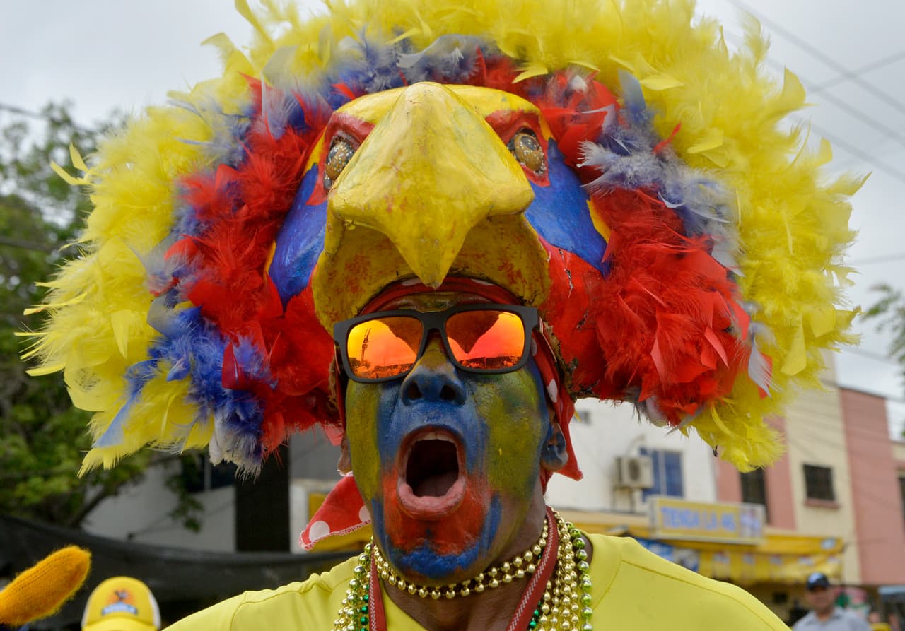 El color y la alegría, característica de los colombianos, se hace presente en cada uno de los aficionados que se acercaron esta tarde a apoyar a su equipo nacional.