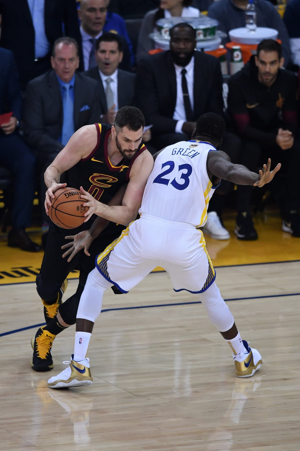 Kevin Love también fue uno de los jugadores importantes de los Cavs con tres rebotes.