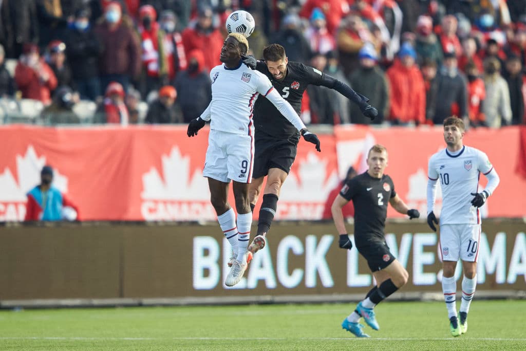 Con dos goles, uno durante los primeros minutos del encuentro por parte de Cyle Larin (7’) y uno ya al cierre del partido por Sam Adekugbe (90'+5'), Canadá se impuso ante Estados Unidos, manteniendo su liderato en la eliminatoria rumbo a Qatar 2022 y posicionándose como primero de la CONCACAF.