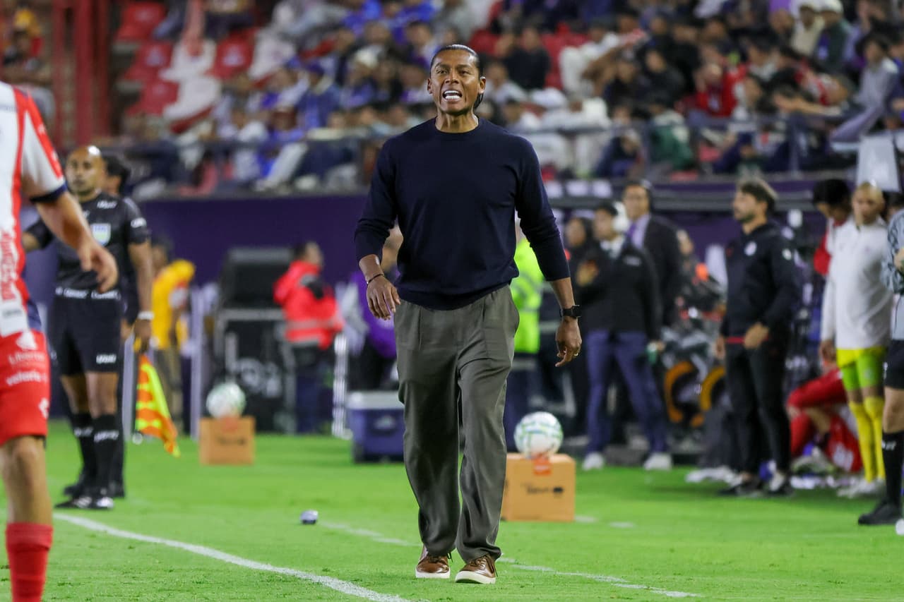 Huiqui destaca profesionalismo de Erik Lira por jugar casi sin descanso
